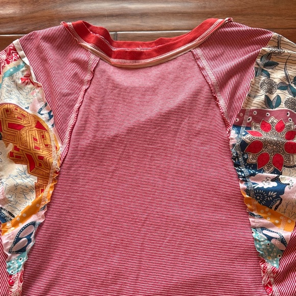 Round Neck Red Striped Floral Colorblock Patwork Oversized Tshirt Size Medium - Picture 10 of 13